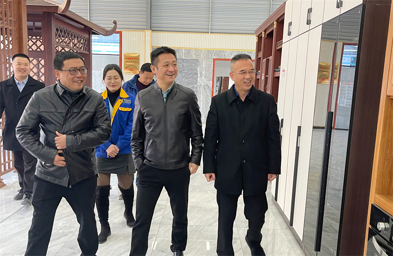 潘 軍： 原貴陽市工信局局長，現(xiàn)貴陽高新區(qū)管委會(huì)主任