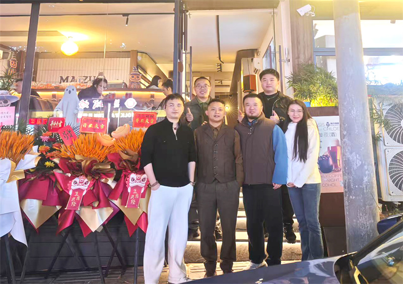 麥作開業&middot;商會送暖；會員單位王星麥作精釀開業，商會家人齊送祝福