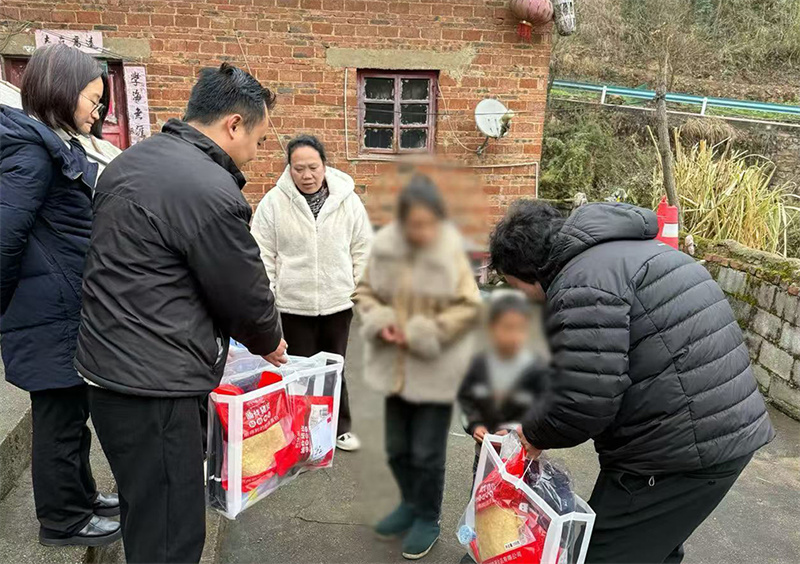 螢火留影&middot;定格美好；螢火蟲微公益活動現場，每一份善意都值得被看見